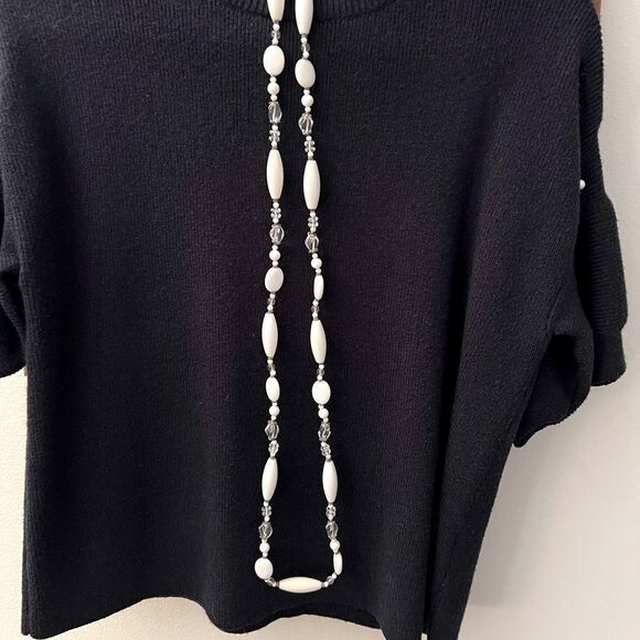 White and Crystal beads on silver chain - Picture 3 of 7